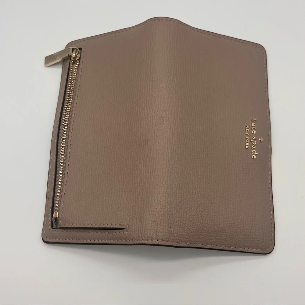 Kate Spade Darcy Large Thin Slim Bifold Warm Toupe Tan Wallet WLR00545 Snap Clos